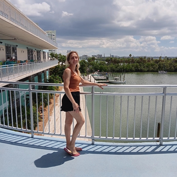 Meet your Posher, Emily - Picture 3 of 4